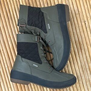 Merrell Olive and Black Women's Winter Boots